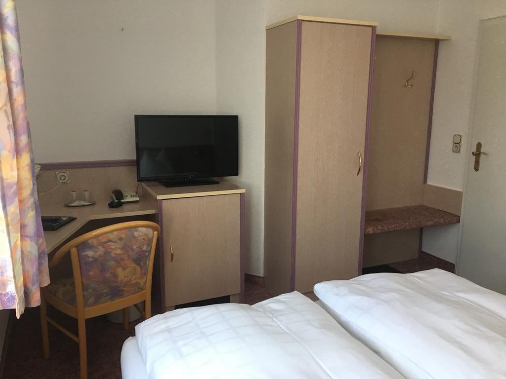 Hotel & Restaurant Park Cafe Isa Ерфурт Екстериор снимка