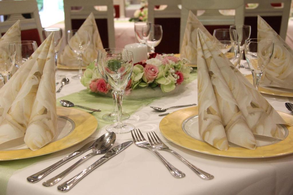 Hotel & Restaurant Park Cafe Isa Ерфурт Екстериор снимка