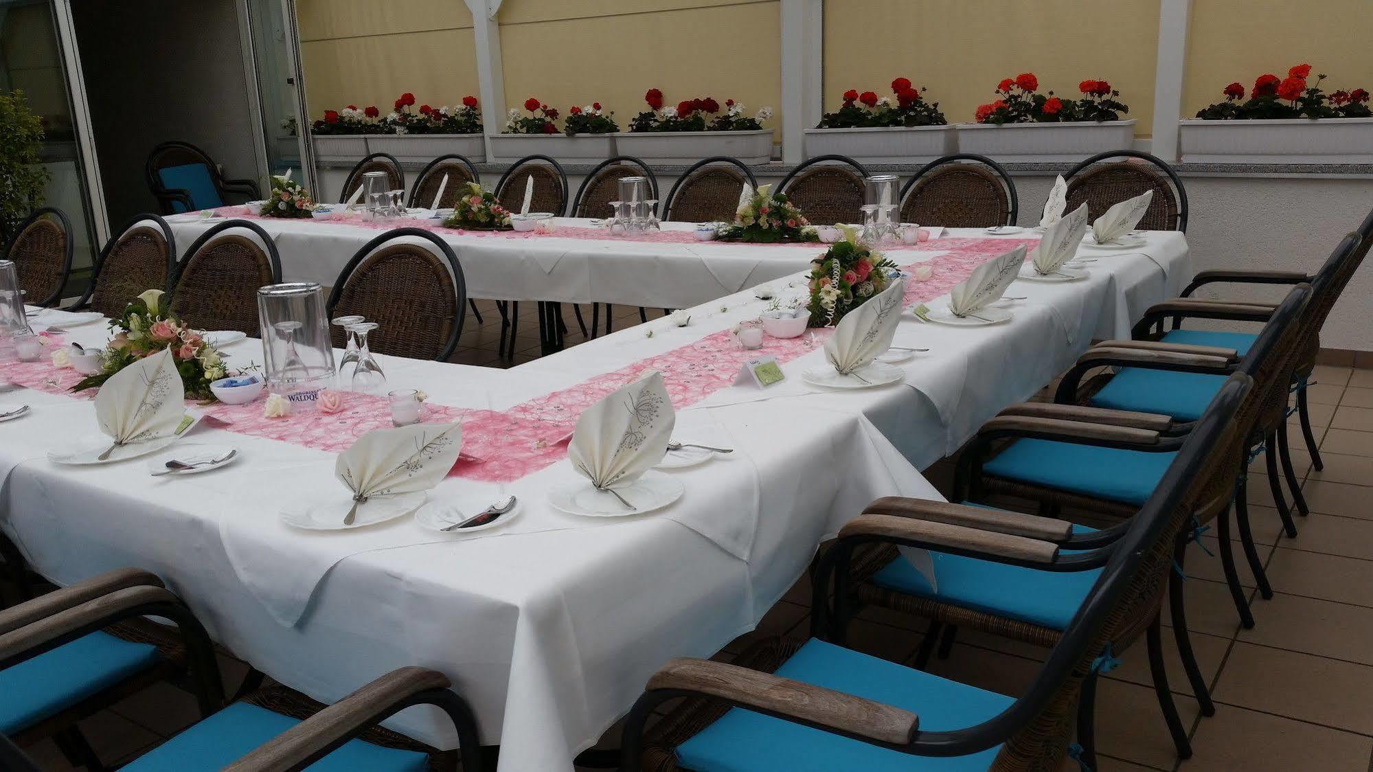 Hotel & Restaurant Park Cafe Isa Ерфурт Екстериор снимка