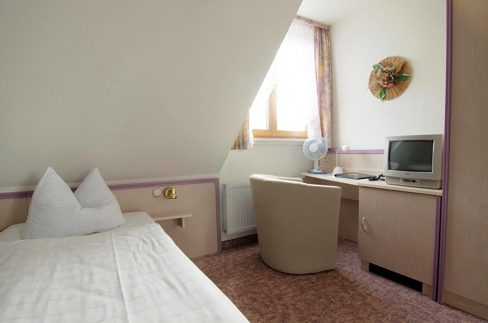 Hotel & Restaurant Park Cafe Isa Ерфурт Екстериор снимка