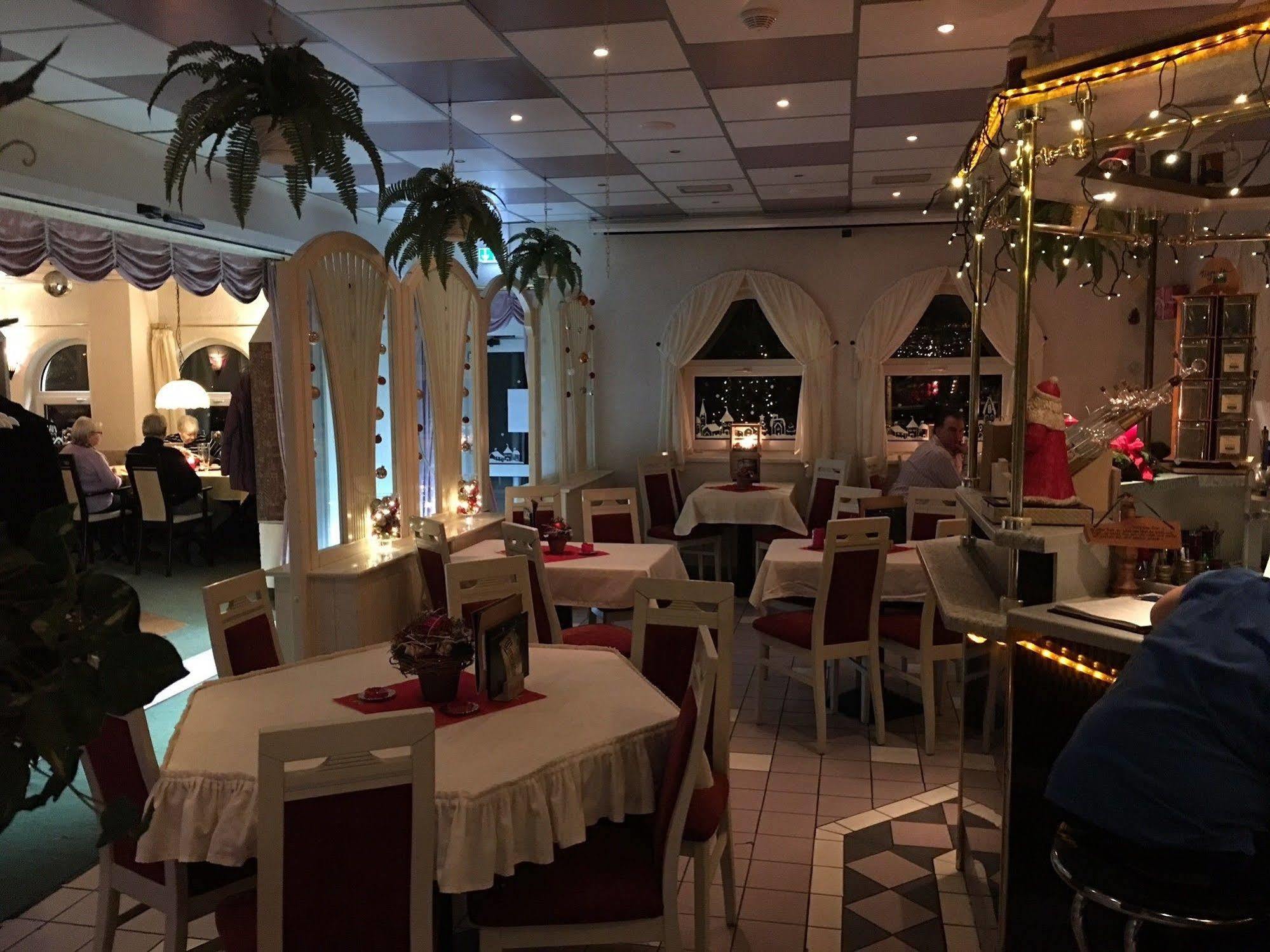 Hotel & Restaurant Park Cafe Isa Ерфурт Екстериор снимка
